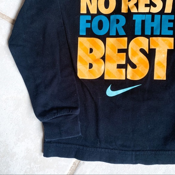 Nike • Long Sleeved Tee - Picture 3 of 5
